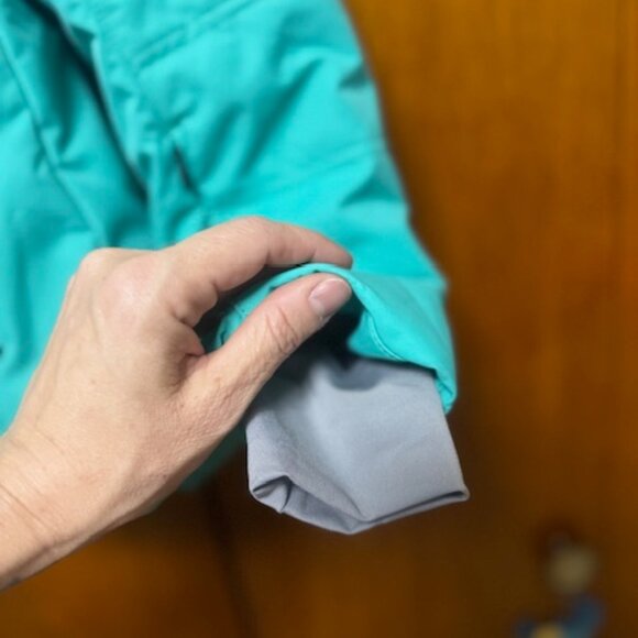 Obermeyer aqua/turquoise ski jacket, new without tags - Picture 5 of 8